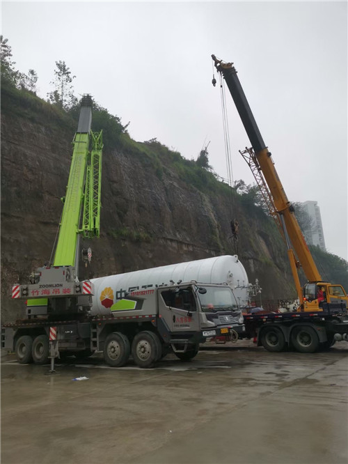 东乡区“不怕风雨冻”—— 吊车的 “恶劣环境适应” 技术